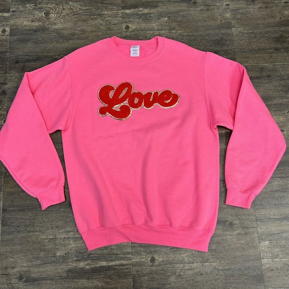 LOVE Chenille Patch Crewneck Sweatshirt Women‎ Size Medium Pink - Picture 2 of 8